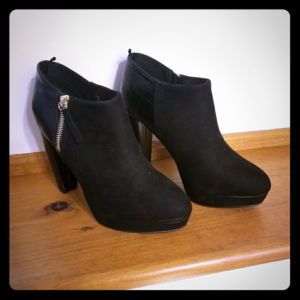 😍😍Black ankle booties